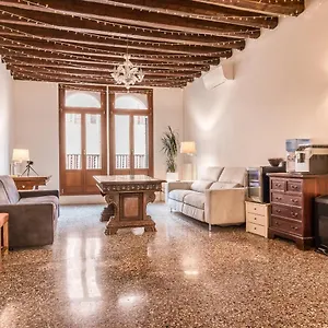 https://palazzo-daponte.hotelinveneto.com